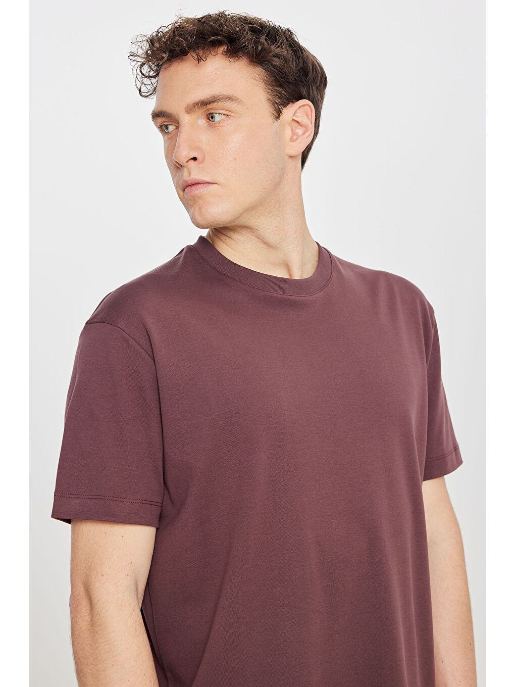 Erkek Bordo %100 Pamuk Modern Fit Bisiklet Yaka Basic Tişört-3