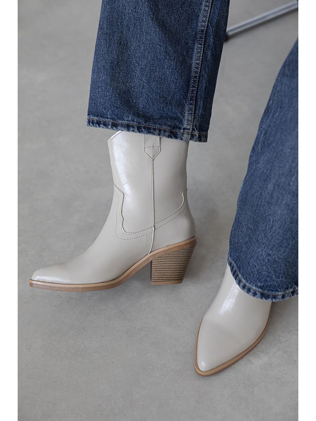 Maven Kadın Kırışık Deri Topuklu Bot Bej