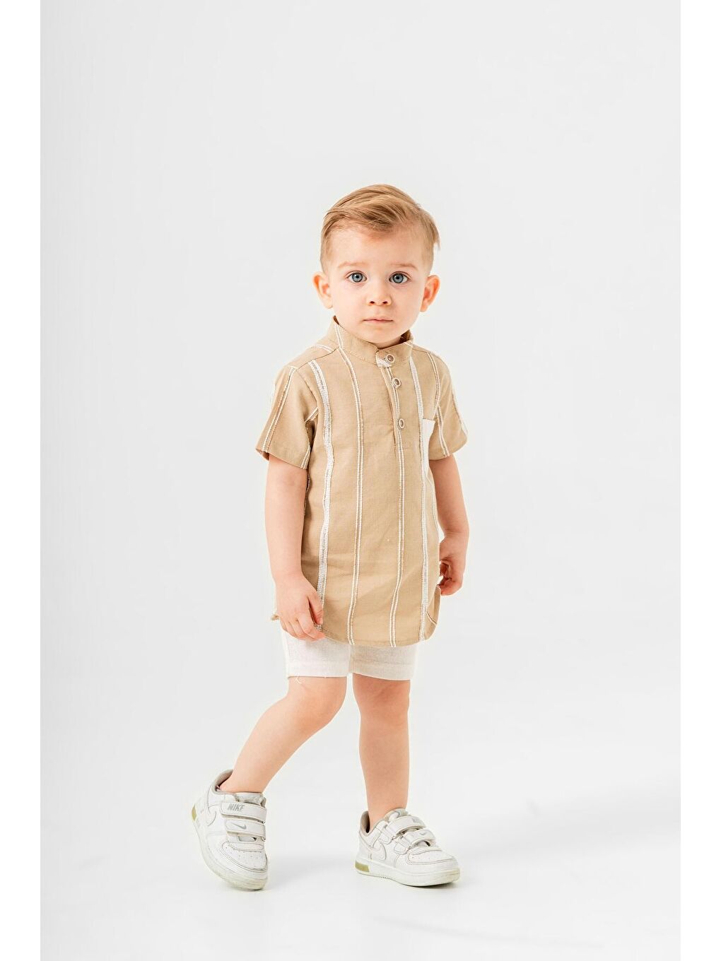 Beyaz Tarz Gömlek Çizgi Desenli Belden Ayarlanabilir Kısa Kollu Şortlu 2'li Takım Çocuk ve Bebek Giyi-1