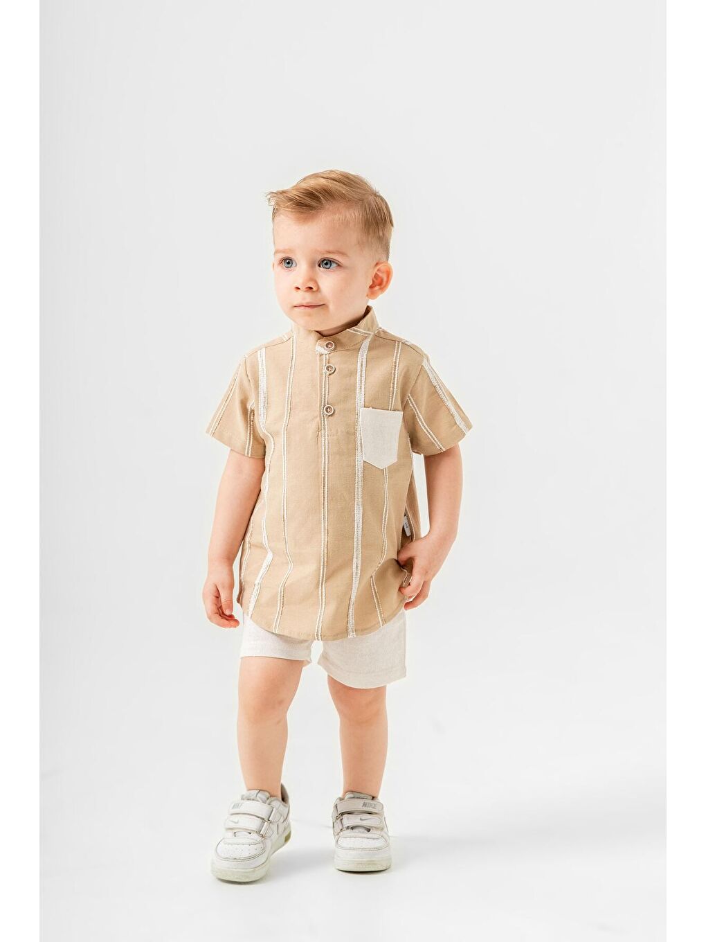 Beyaz Tarz Gömlek Çizgi Desenli Belden Ayarlanabilir Kısa Kollu Şortlu 2'li Takım Çocuk ve Bebek Giyi-2