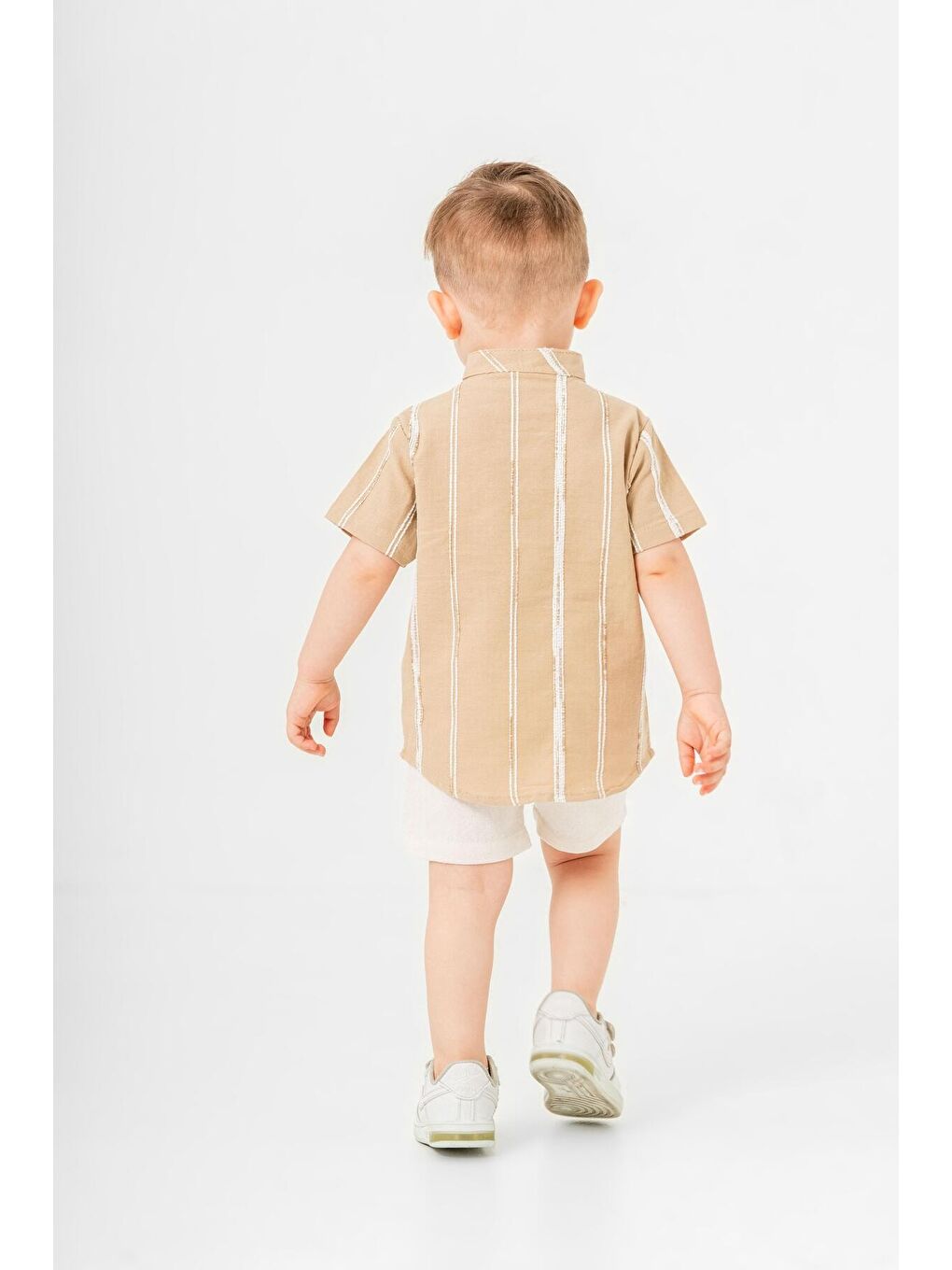 Beyaz Tarz Gömlek Çizgi Desenli Belden Ayarlanabilir Kısa Kollu Şortlu 2'li Takım Çocuk ve Bebek Giyi-3