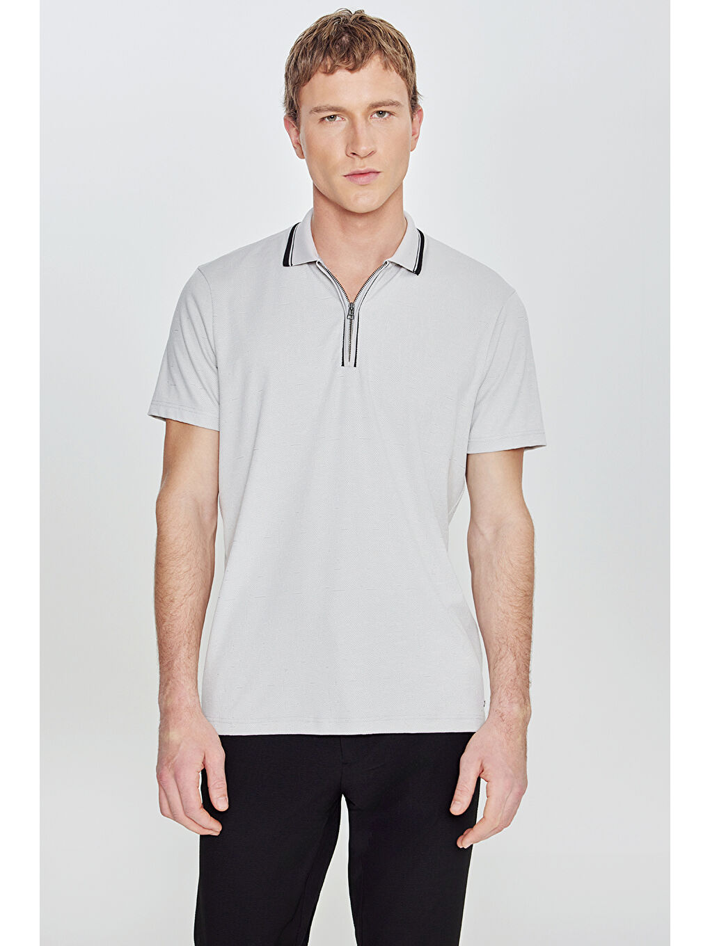 Erkek Açık Gri Slim Fit Dar Kesim Polo Yaka Jakarlı Esnek Tişört