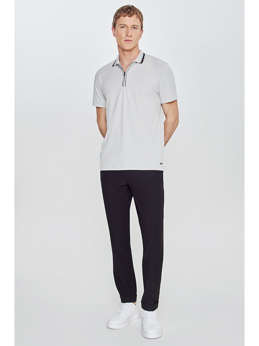 Erkek Açık Gri Slim Fit Dar Kesim Polo Yaka Jakarlı Esnek Tişört-1
