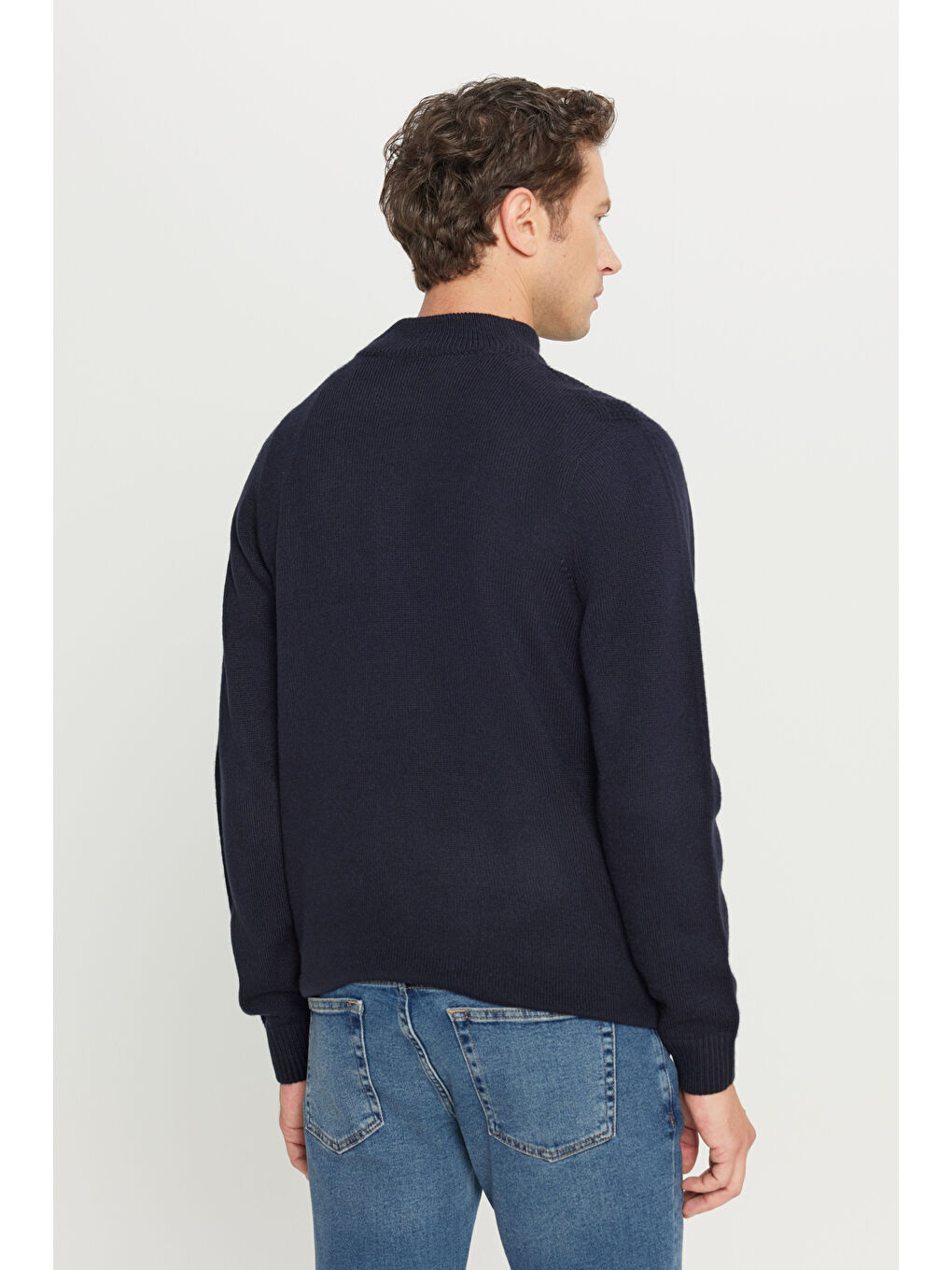 Erkek Lacivert Standart Fit Normal Kesim Yarım Balıkçı Yaka Jakarlı Triko Kazak-4