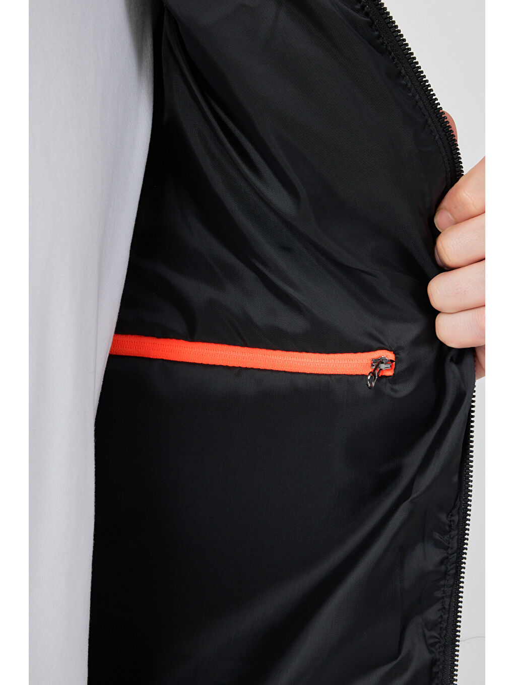 Erkek Siyah Su Geçirmez Önü Kapalı Cep Detaylı Şişme Yelek-4