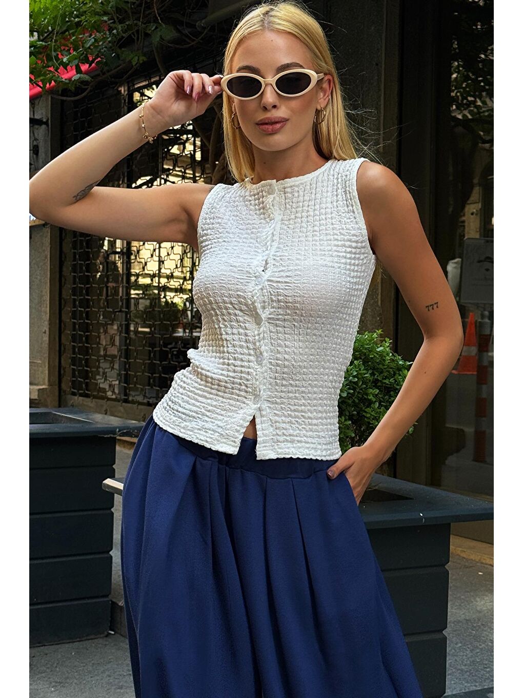 Ekru Bisiklet Yaka Düğmeli Gömlek Bluz-3