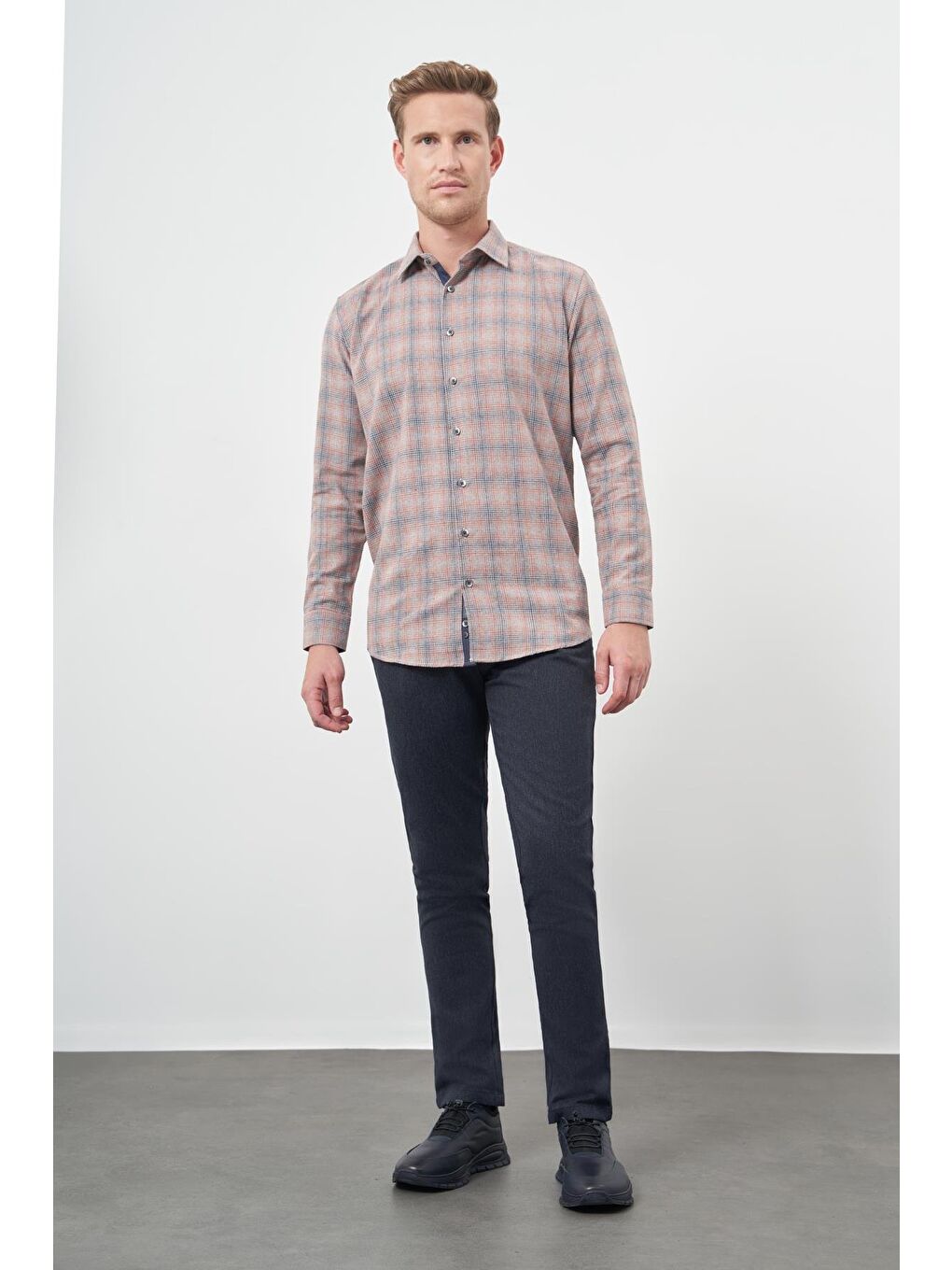 Gri Füme Uzun Kol Ekose Desen Gabardin Sert Yaka Cepsiz Pamuklu Classic Comfort Fit Gömlek 1004245165-1