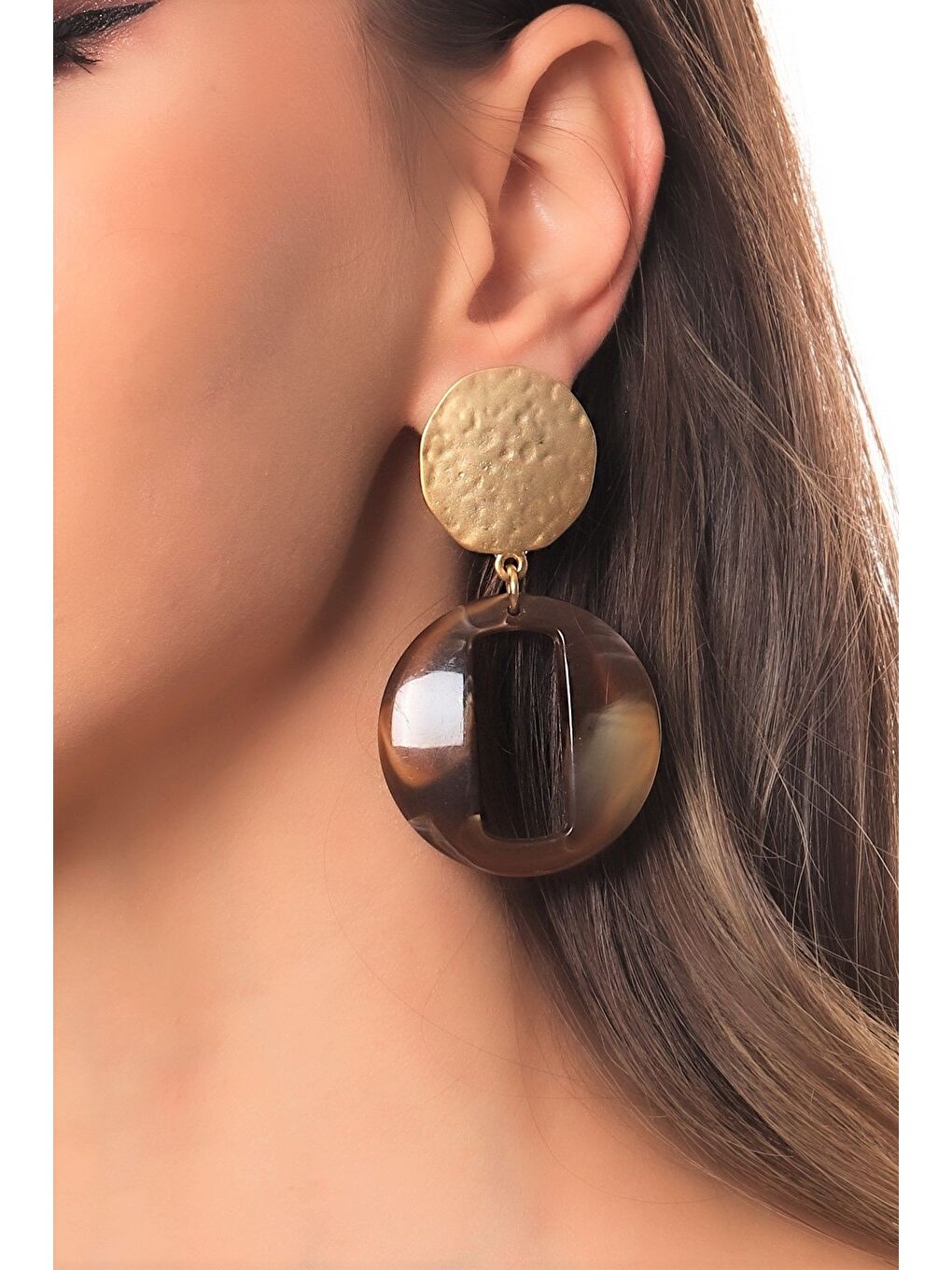 Kadın Reçine Koleksiyonu Kahverengi Renk Tonlamalı Çivili Model Tasarım Küpe-1