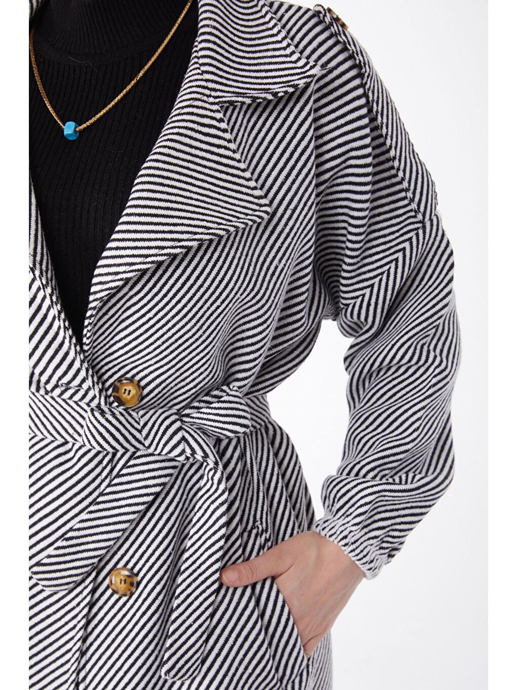 Kruvaze Yaka Kadın Beyaz Kuşaklı Kaşe Kaban - 13132-5