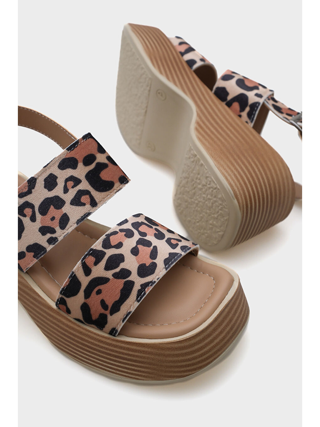 Haki Dora Dolgu Topuklu Çift Bantlı Kadın Sandalet-4