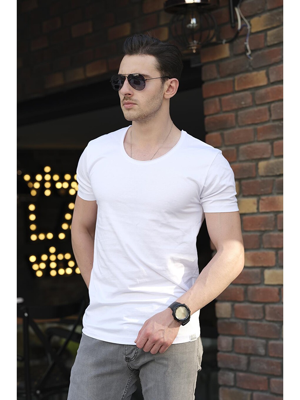 Beyaz Açık Yaka Slim Fit Tişört