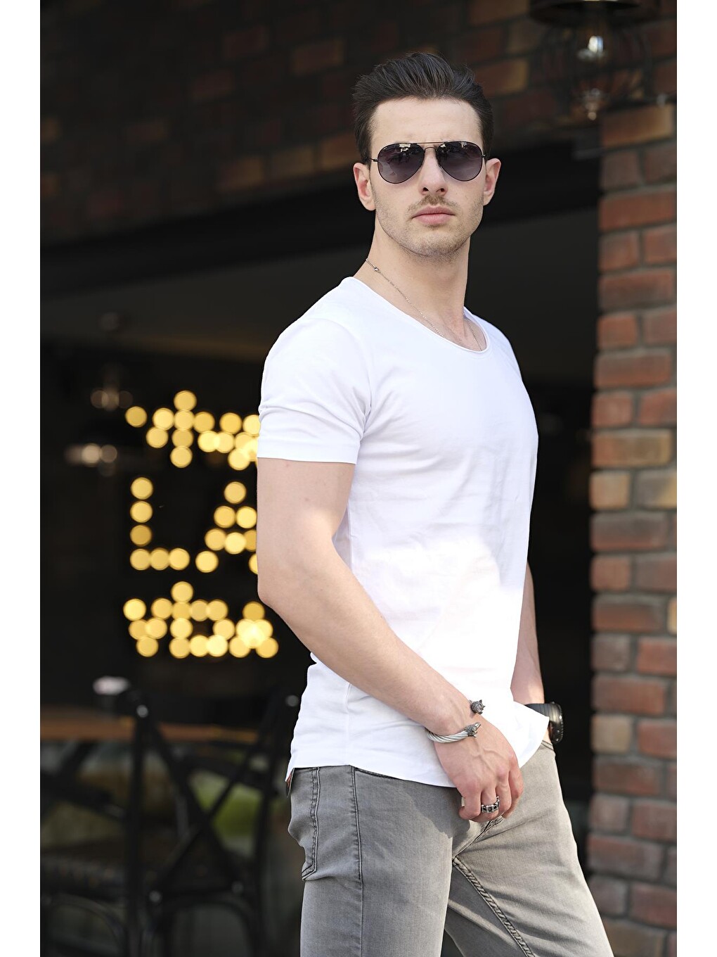 Beyaz Açık Yaka Slim Fit Tişört-1