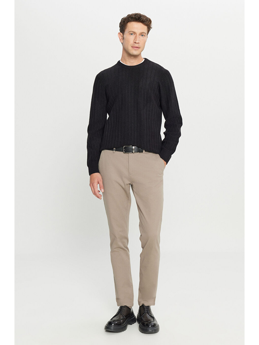 Erkek Siyah Standart Fit Normal Kesim Bisiklet Yaka Jakarlı Triko Kazak-1