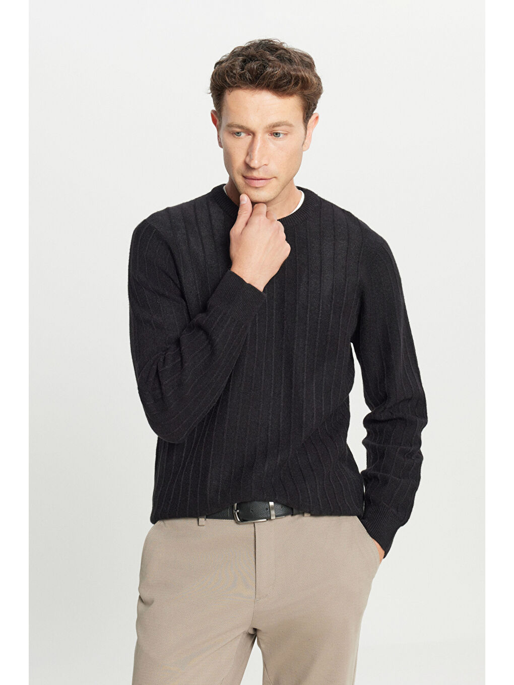 Erkek Siyah Standart Fit Normal Kesim Bisiklet Yaka Jakarlı Triko Kazak-2