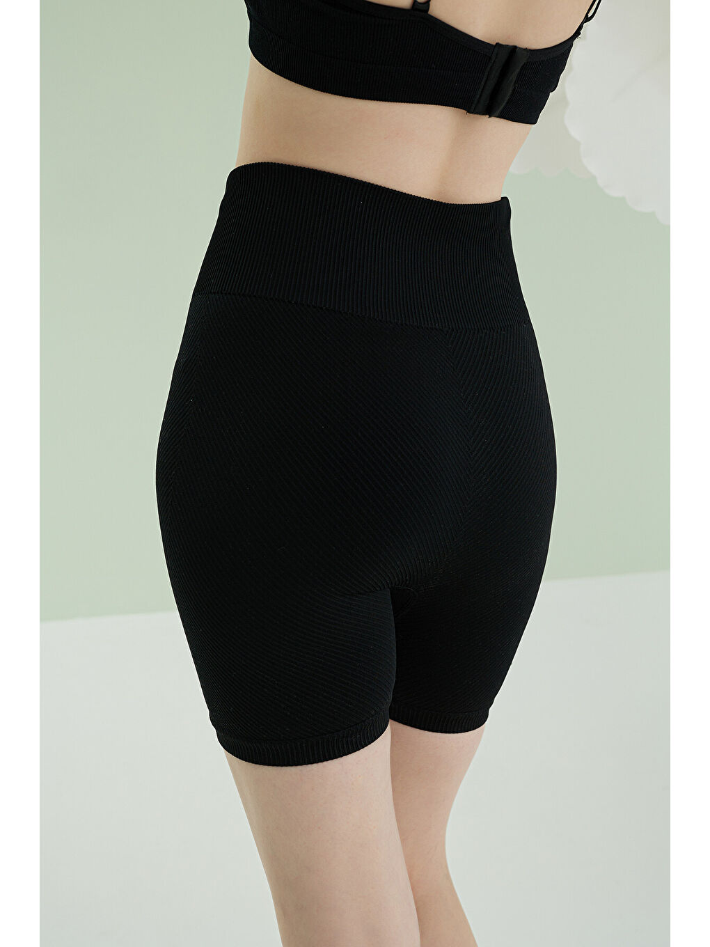 Siyah Dikişsiz Yüksek Bel Kısa Tayt-4