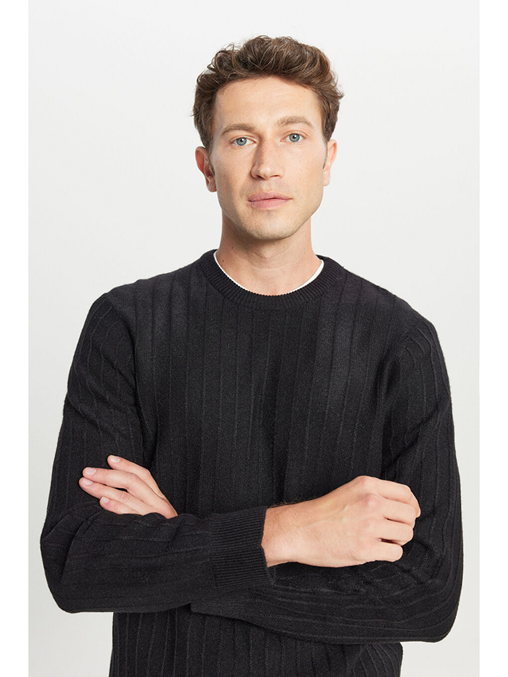 Erkek Siyah Standart Fit Normal Kesim Bisiklet Yaka Jakarlı Triko Kazak-3