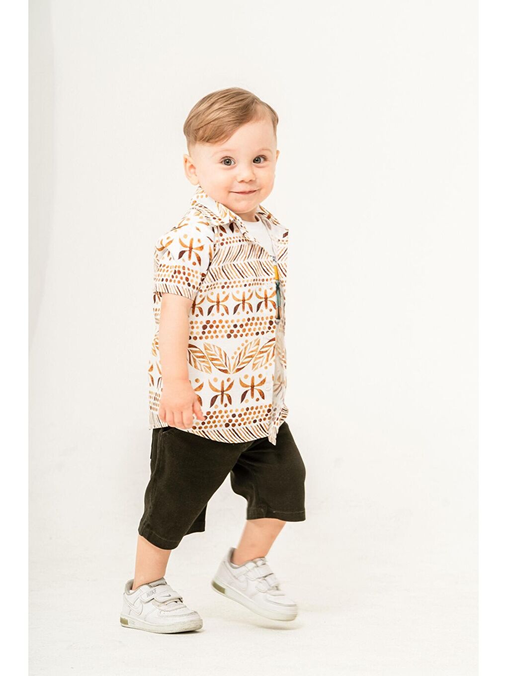 Turuncu Tarz Gömlek Yaprak Desenli Belden Ayarlanabilir Kısa Kollu Şortlu 3'lü Takım Çocuk ve Bebek Giy-2