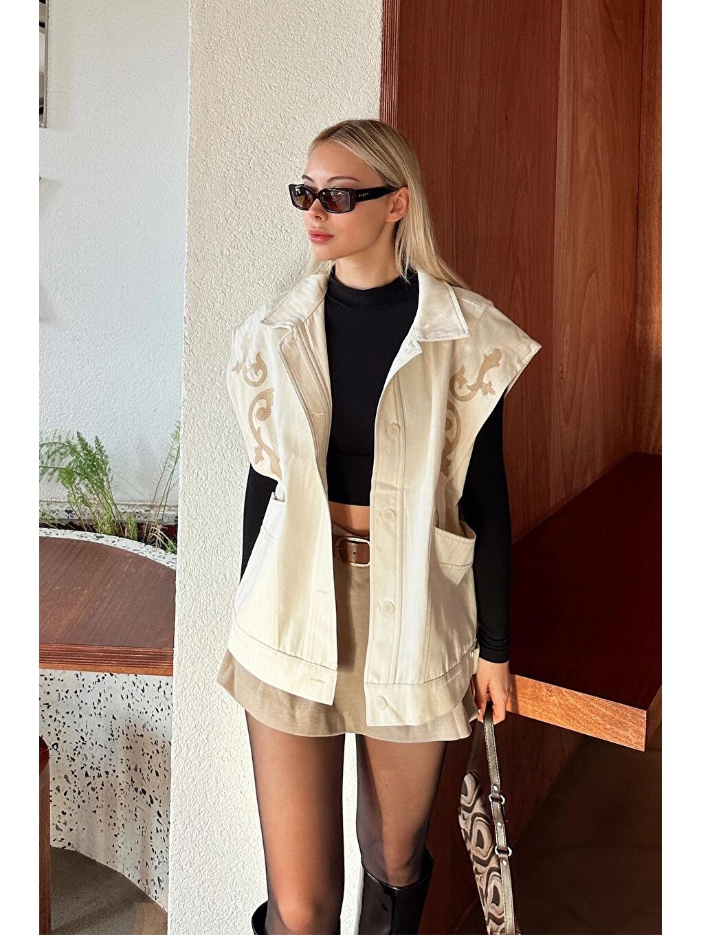 Ekru Çift Cepli Nakış İşlemeli Tasarım Dokuma Yelek-4