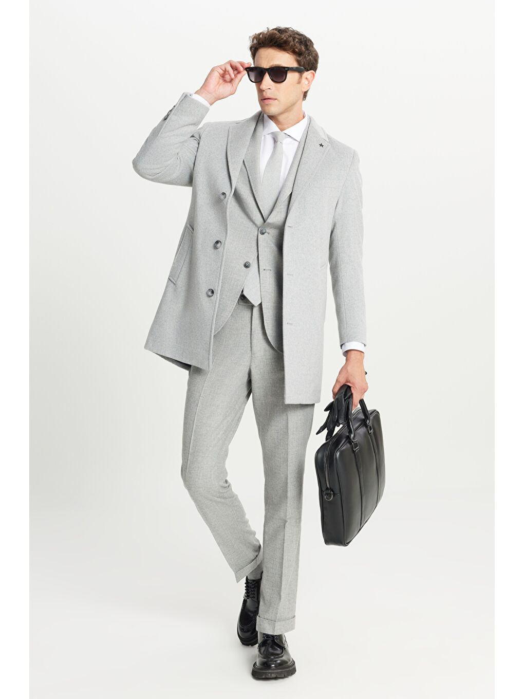 Erkek Gri Yünlü Slim Fit Dar Kesim Kırlangıç Yaka Kapak Cepli Desenli Takım Elbise-1