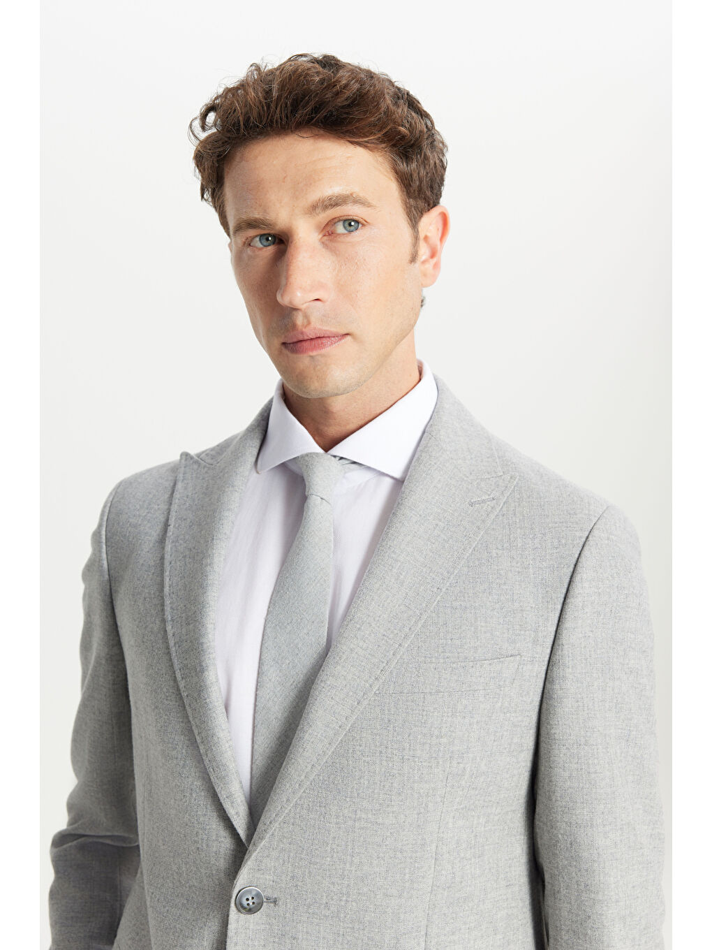 Erkek Gri Yünlü Slim Fit Dar Kesim Kırlangıç Yaka Kapak Cepli Desenli Takım Elbise-4