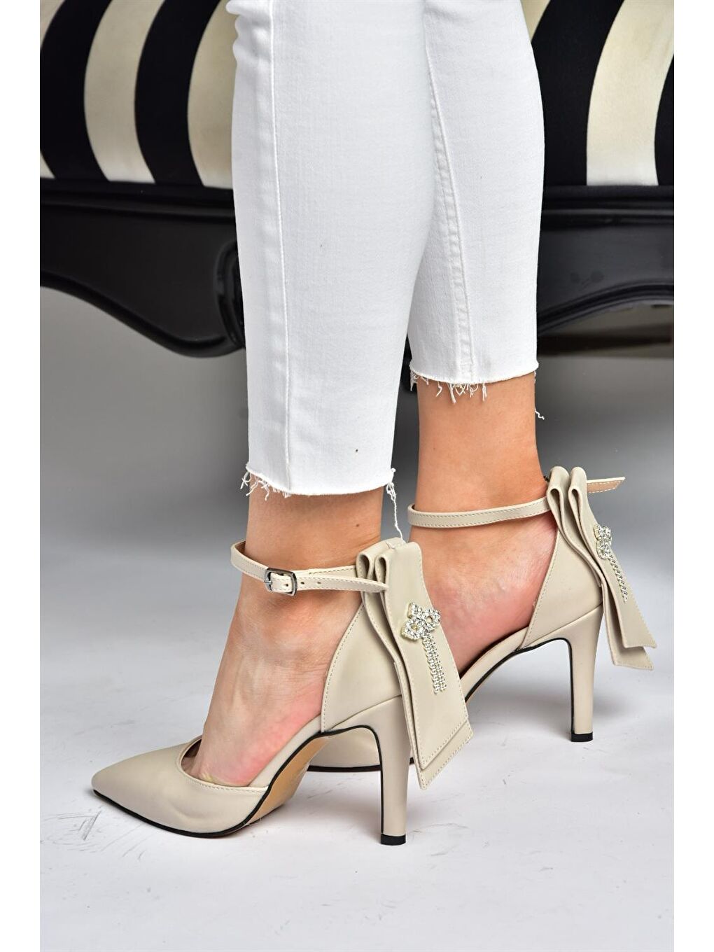 P404111104 Bej Saten Kumaş İnce Topuklu Abiye Ayakkabı-1