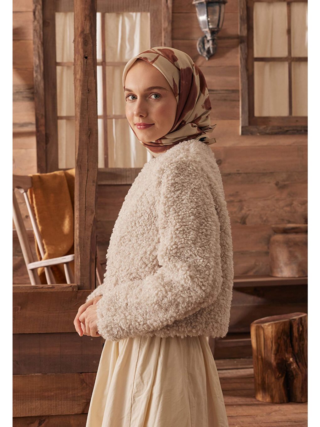 Kahverengi Dark Flower Desen Pamuk İpek Eşarp Tarçın-1