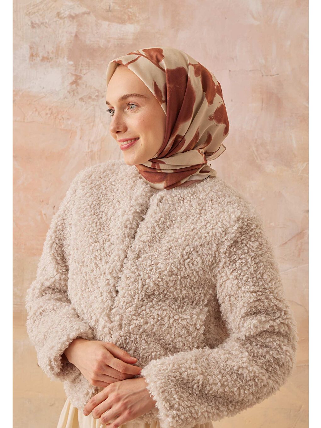 Kahverengi Dark Flower Desen Pamuk İpek Eşarp Tarçın-2