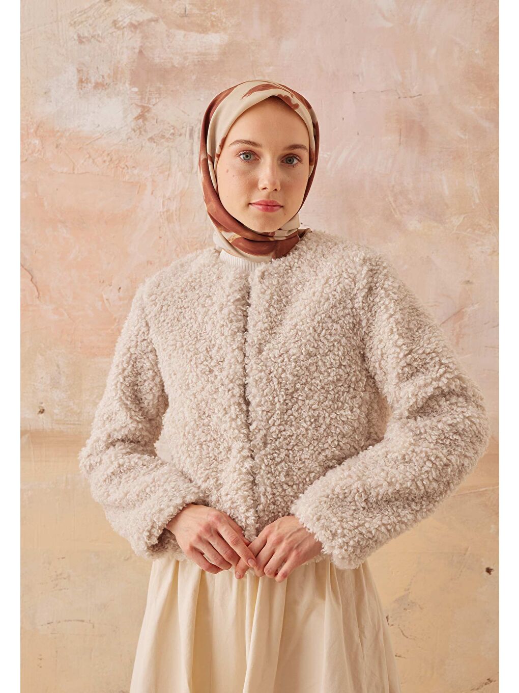 Kahverengi Dark Flower Desen Pamuk İpek Eşarp Tarçın-3