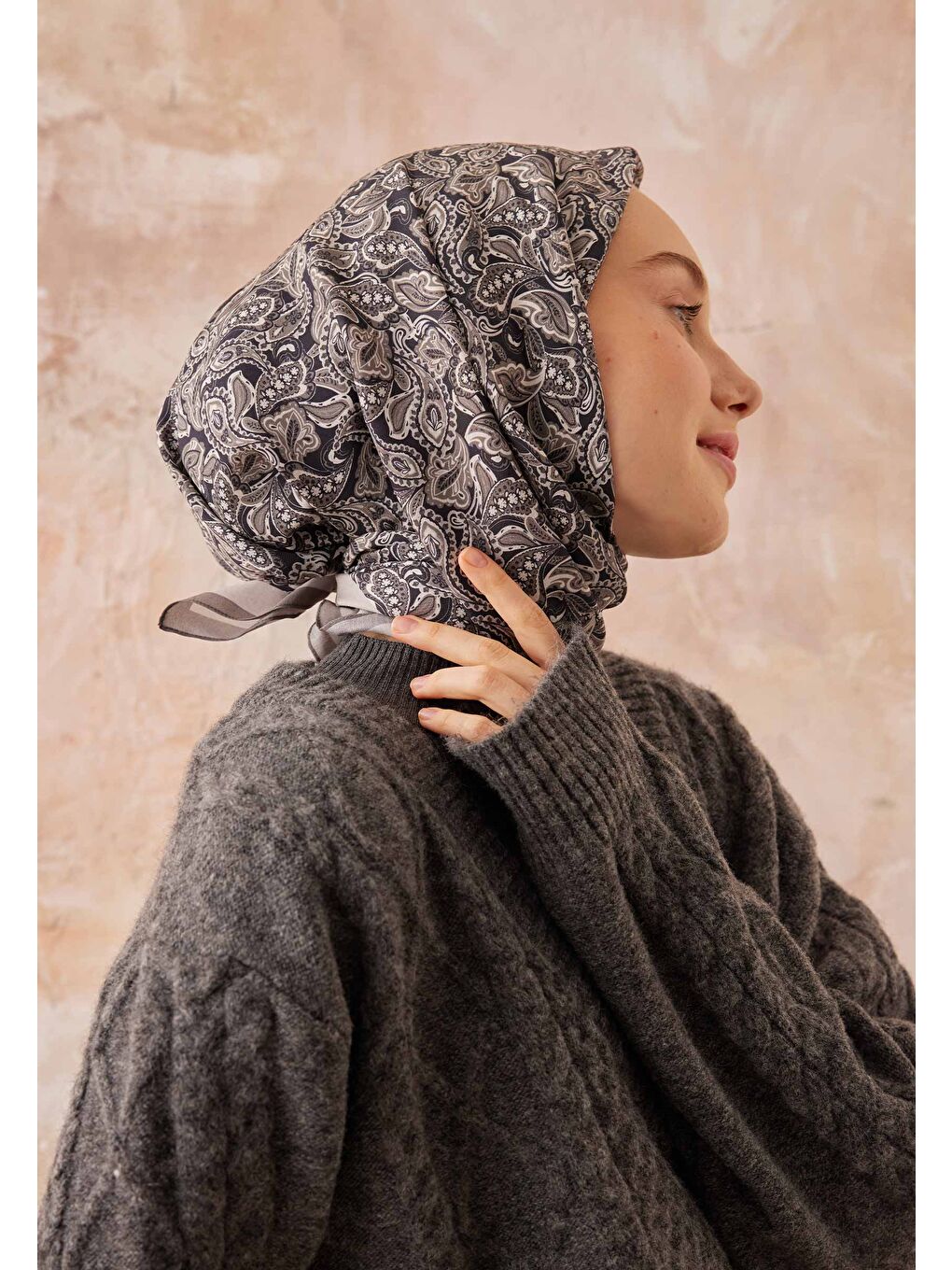 Paısley Desen Pamuk İpek Eşarp Siyah-1