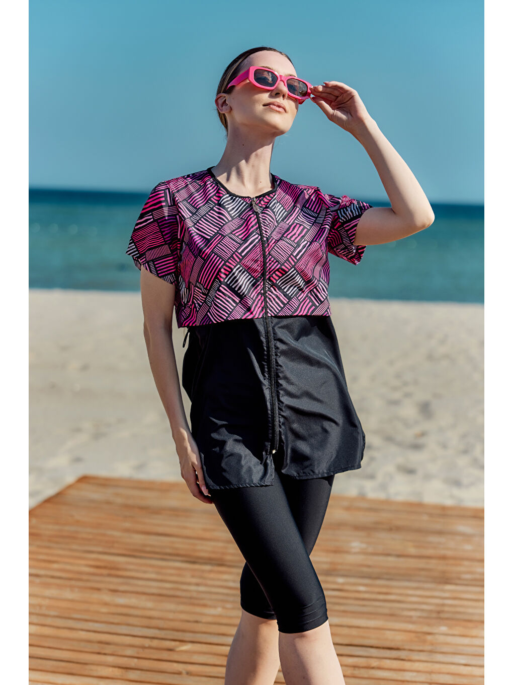 Siyah Kısa Kollu Yarı Kapalı Mayo Sude R2801-2