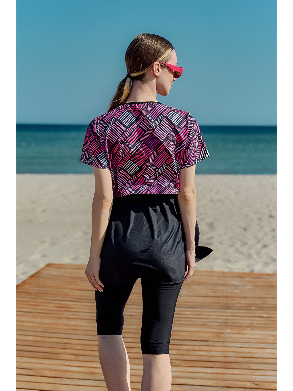 Siyah Kısa Kollu Yarı Kapalı Mayo Sude R2801-3