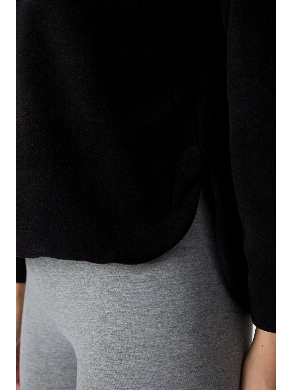 Siyah Kalın Yumuşak Dokulu Kapüşonlu Oversize Nakışlı Polar Kadın Sweatshirt  97286-5