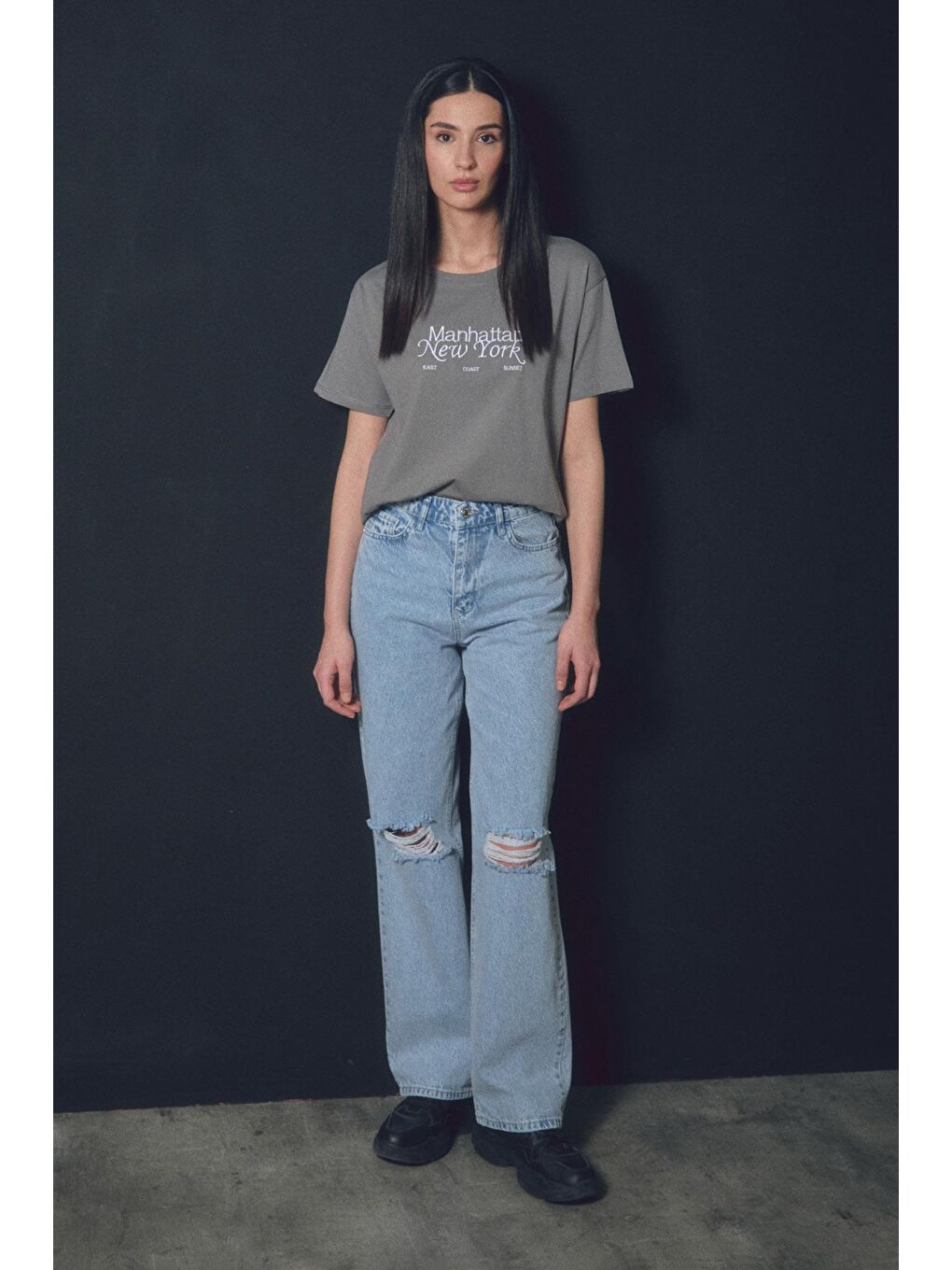 Gri Yazı Nakışlı Bisiklet Yaka Oversize Tişört-1