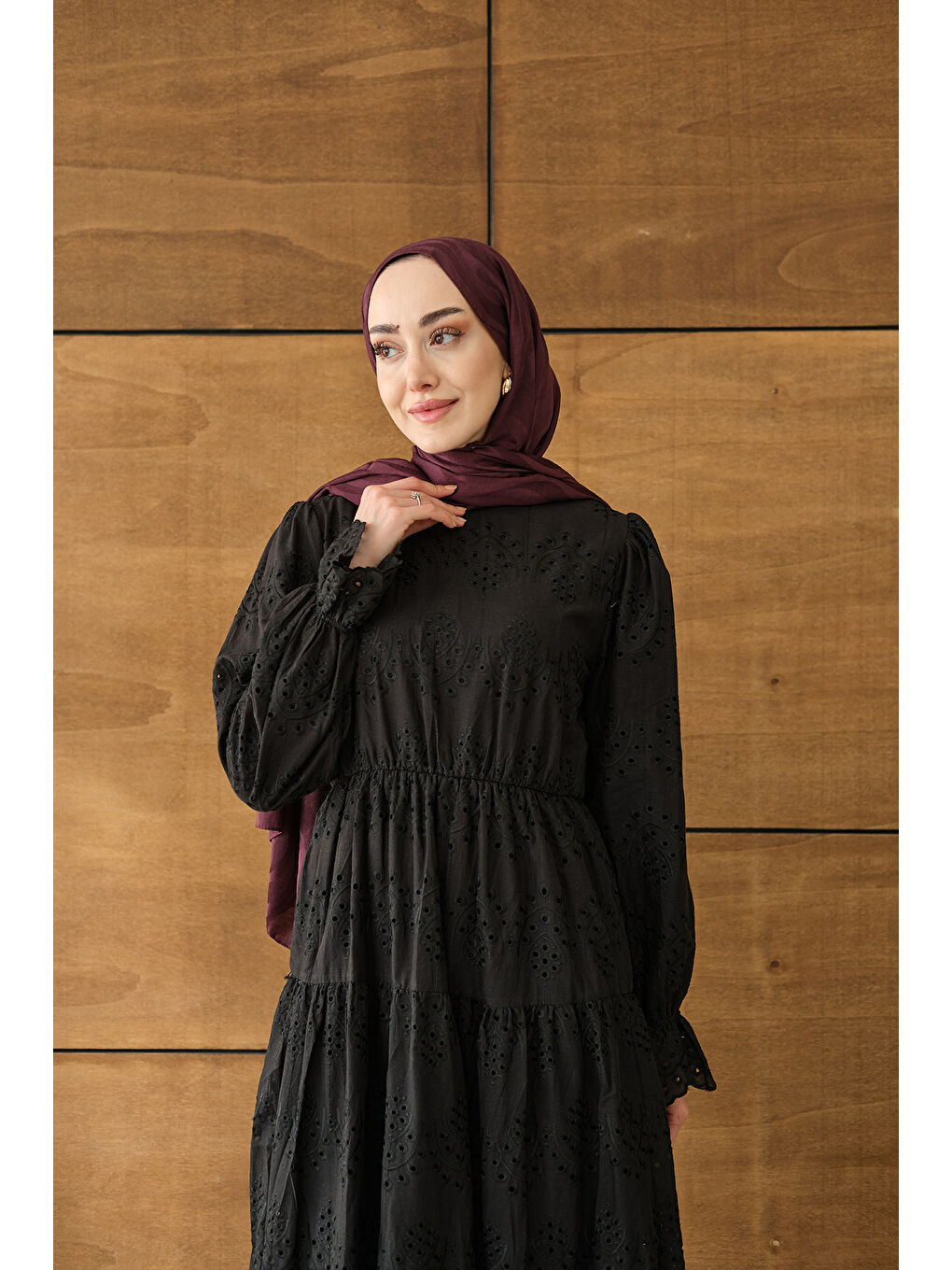 Kadın Beli Lastikli Brode Detay Elbise Siyah-1