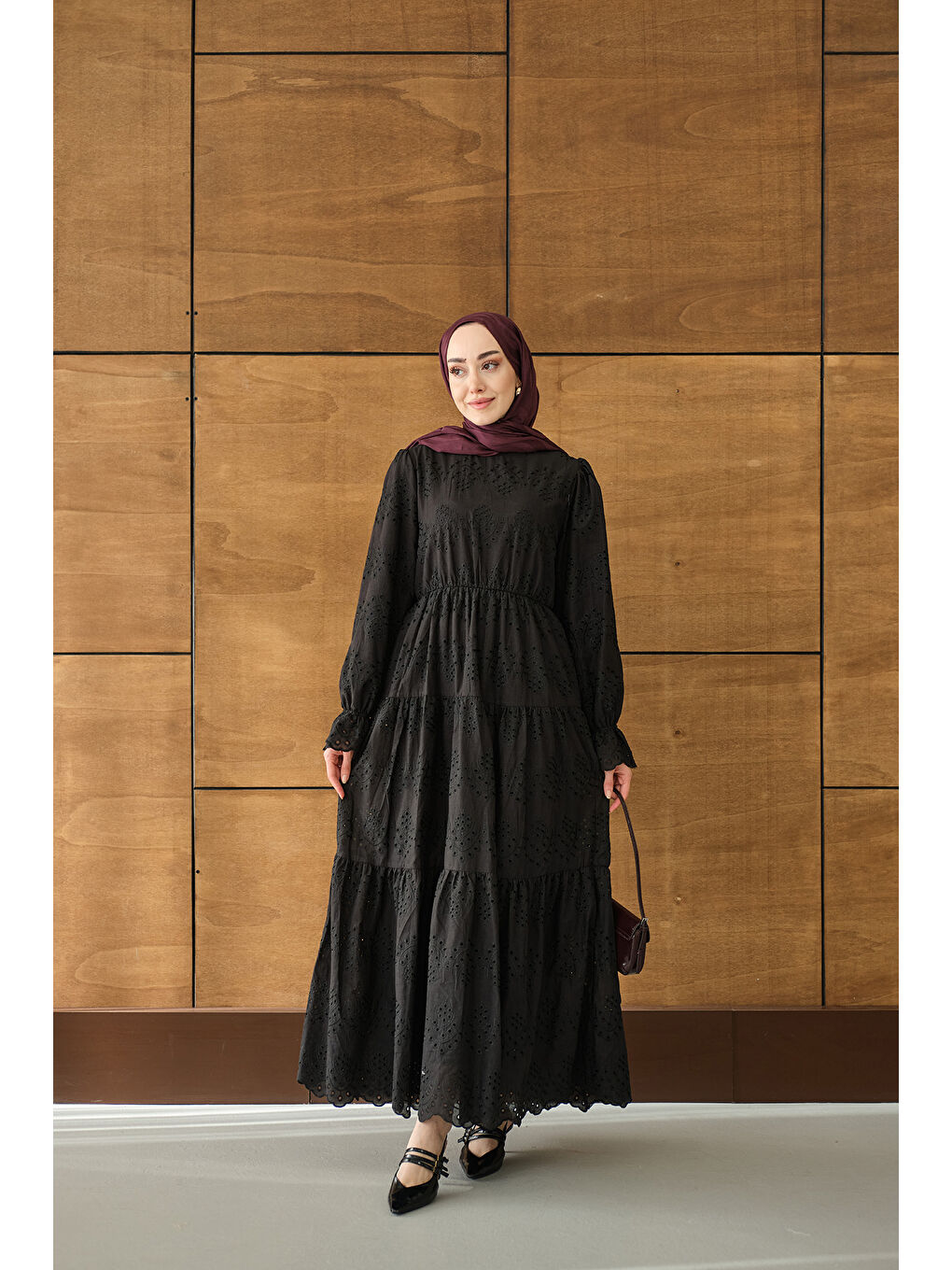 Kadın Beli Lastikli Brode Detay Elbise Siyah-3