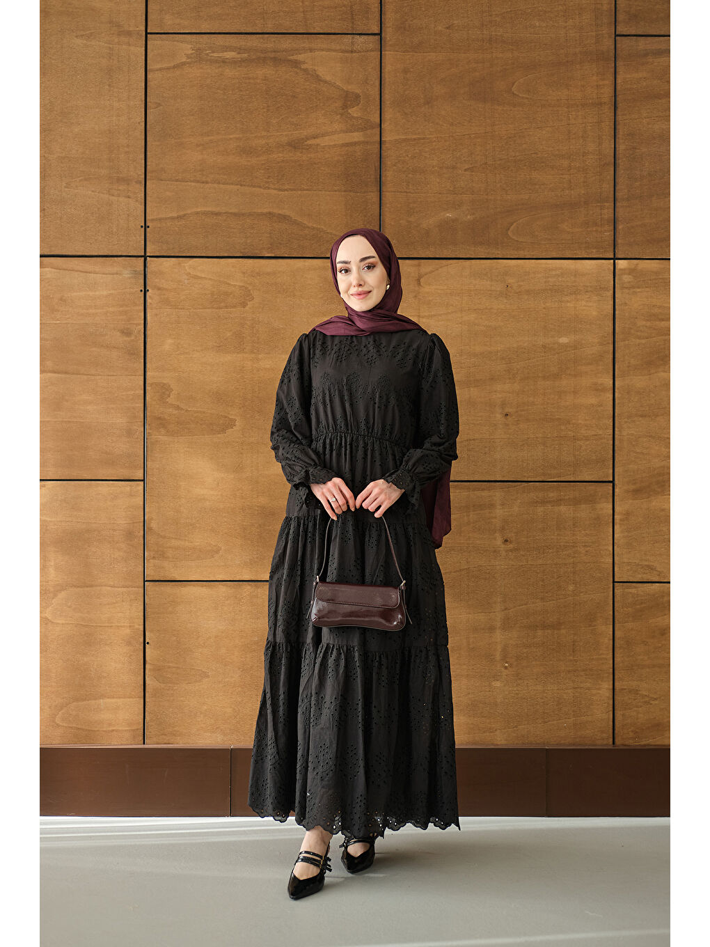 Kadın Beli Lastikli Brode Detay Elbise Siyah-4