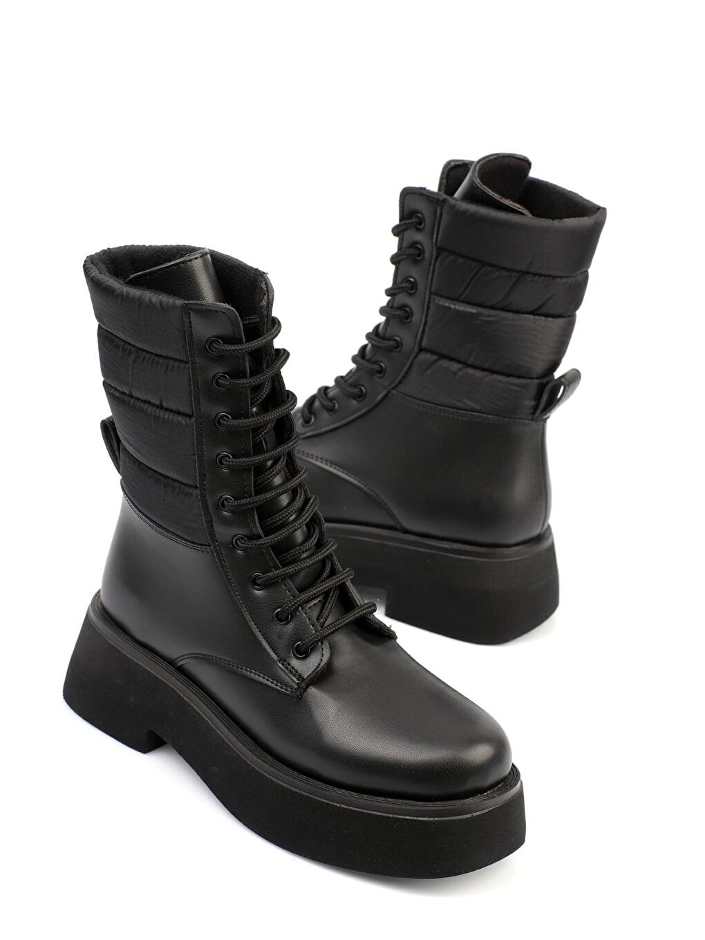 Siyah Yuvarlak Burunlu Bağcıklı Trak Tabanlı Kadın Bot-1