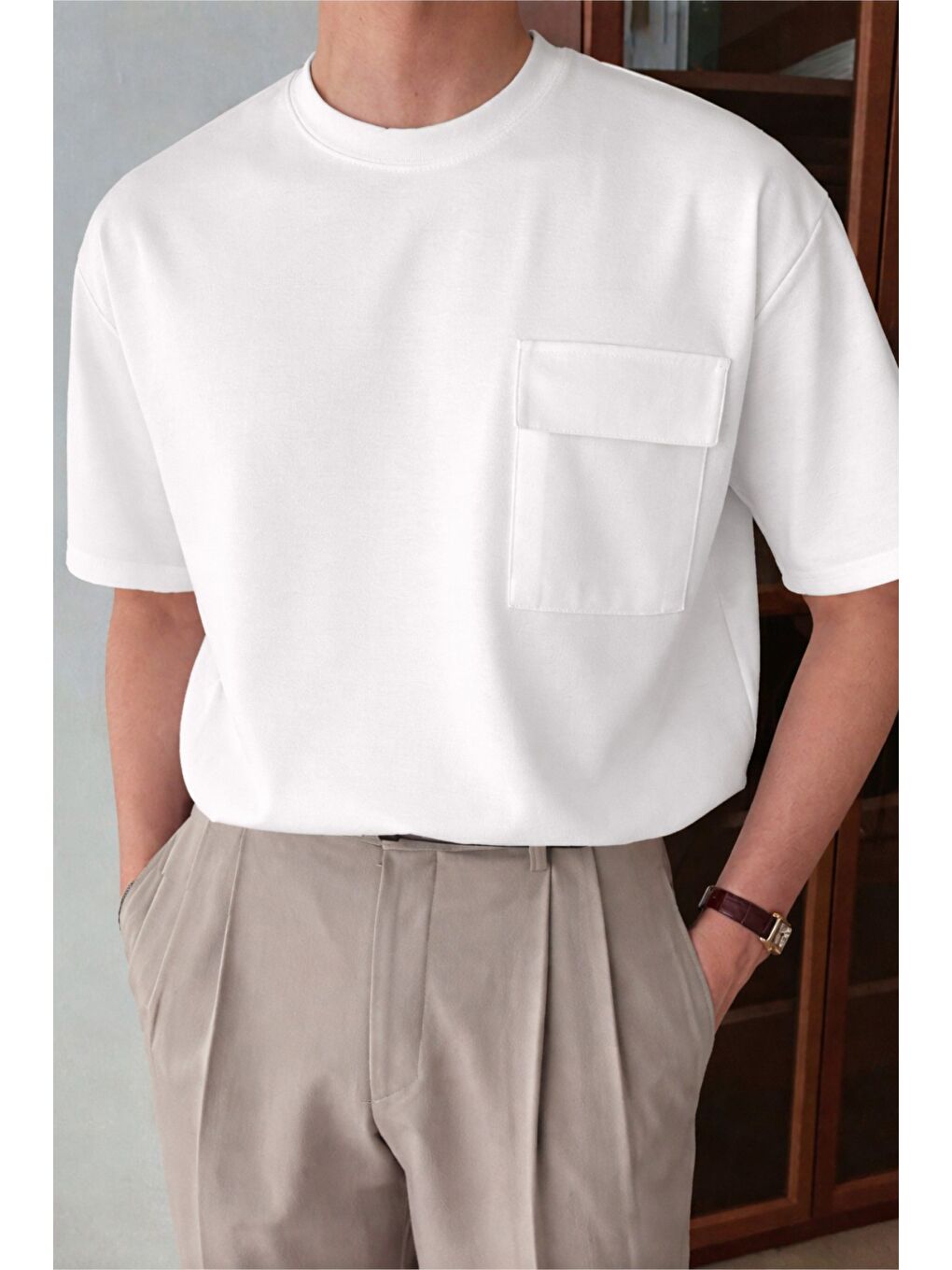 Beyaz Erkek Cepli Basic Tişört – Oversize Modern Kesim Günlük Stil