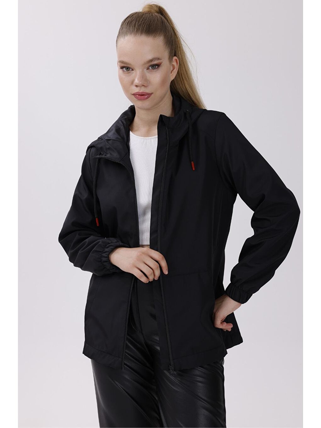 Kadın Siyah Su Geçirmez Ve Rüzgara Dayanıklı Astarlı Kapüşonlu Yağmurluk - Rüzgarlık-2