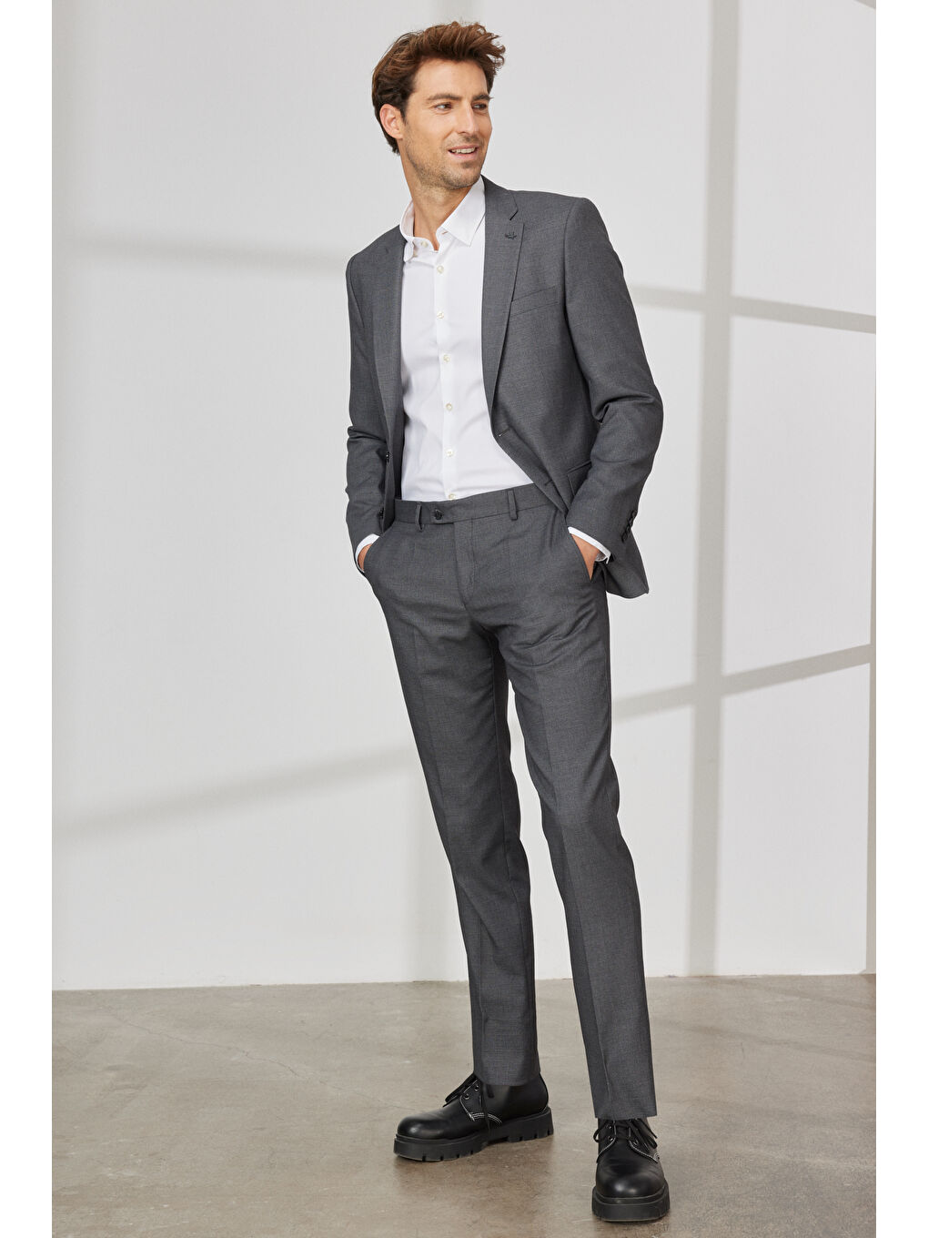 Erkek Antrasit Regular Fit Geniş Kesim Mono Yaka Armürlü Takım Elbise