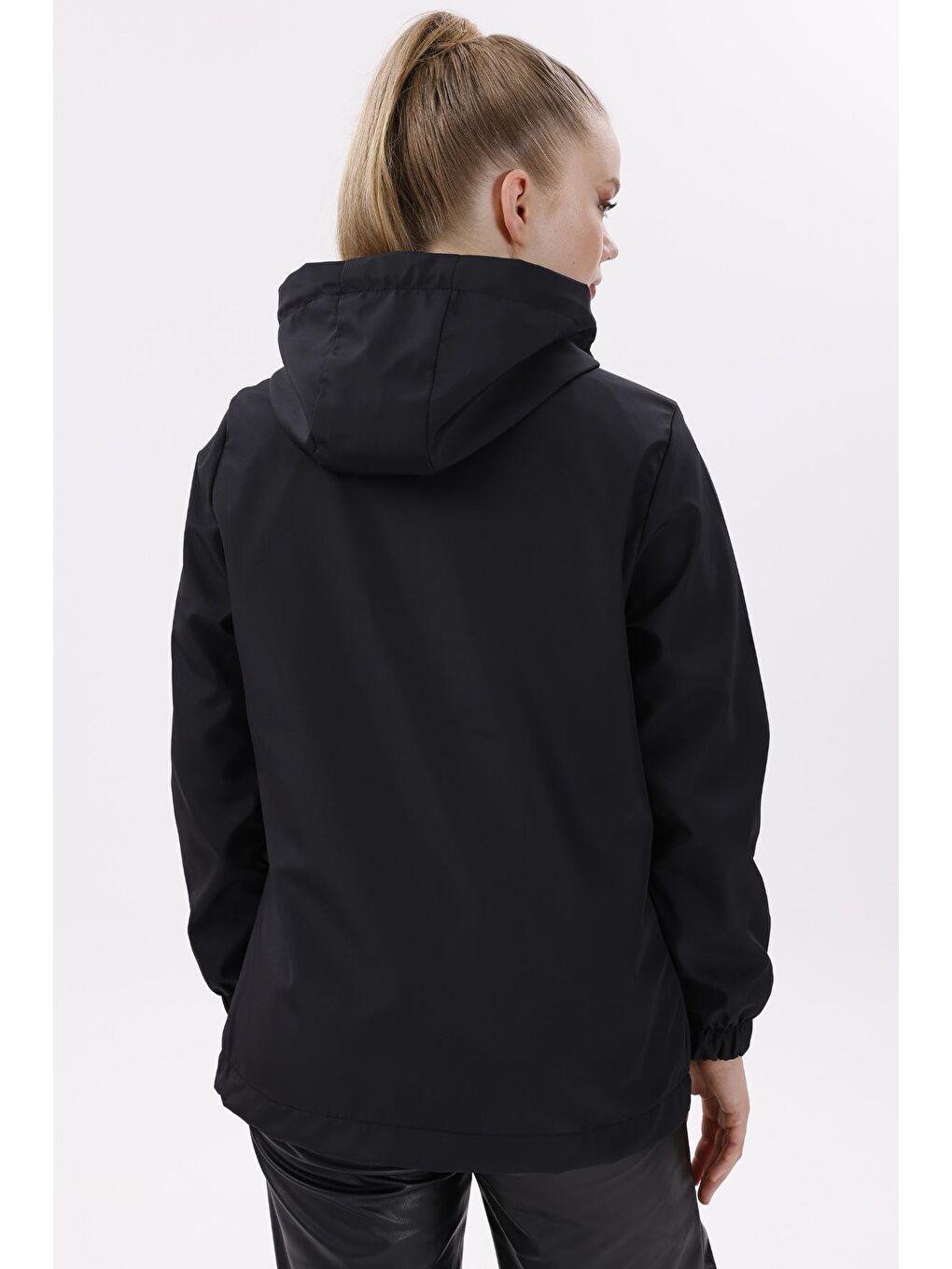 Kadın Siyah Su Geçirmez Ve Rüzgara Dayanıklı Astarlı Kapüşonlu Yağmurluk - Rüzgarlık-4