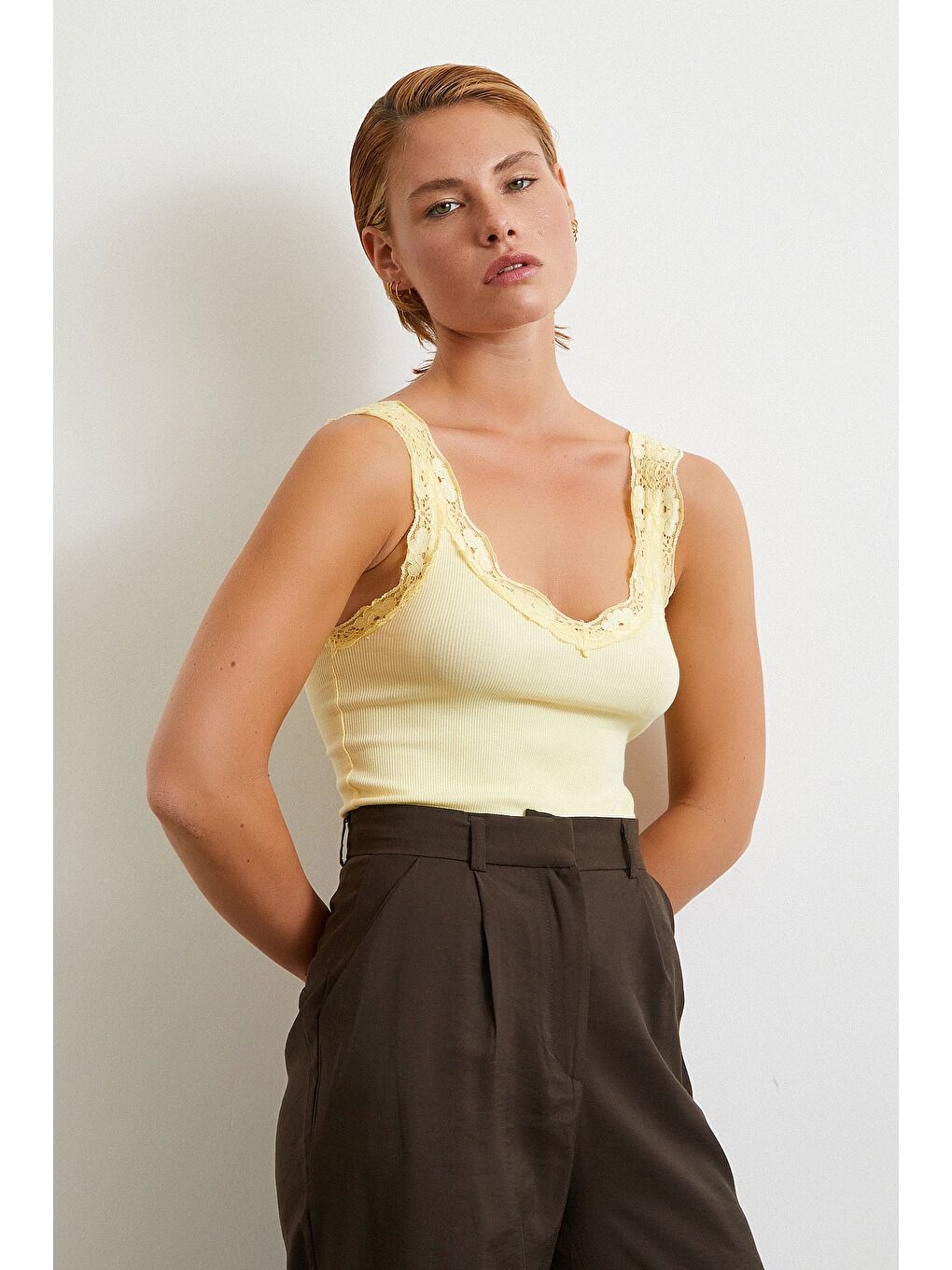 Dantel Askılı Top Sarı