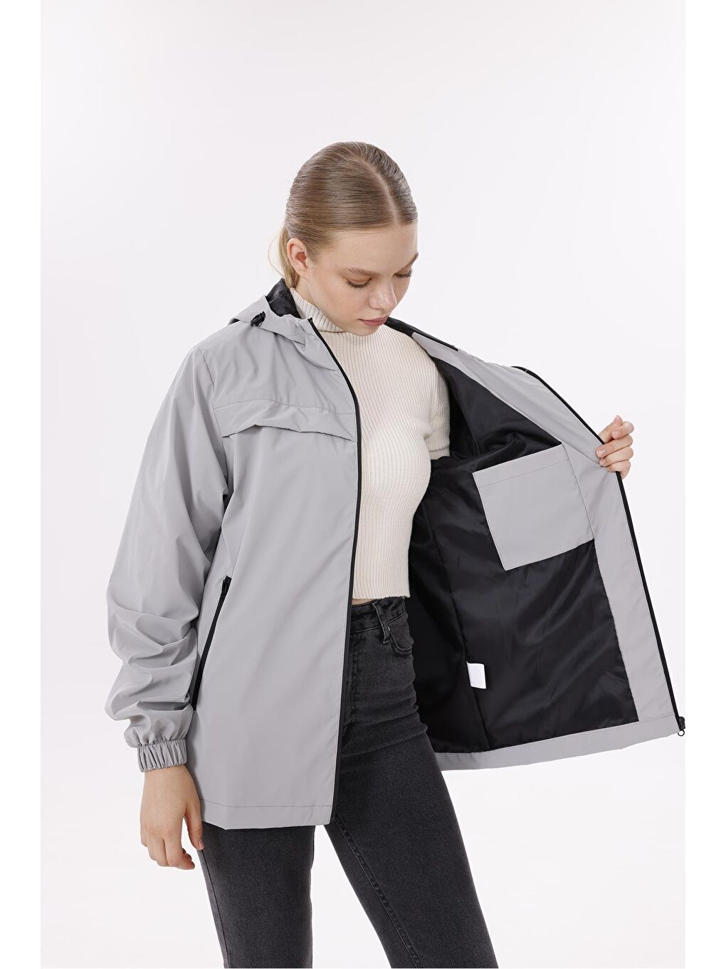 Gri Kadın Kapüşonlu Nova Kumaş Hafif Ve Dayanıklı Mevsimlik Su Ve Rüzgar Geçirmez Yağmurluk-6