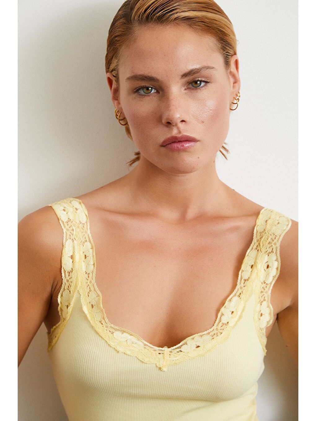 Dantel Askılı Top Sarı-2