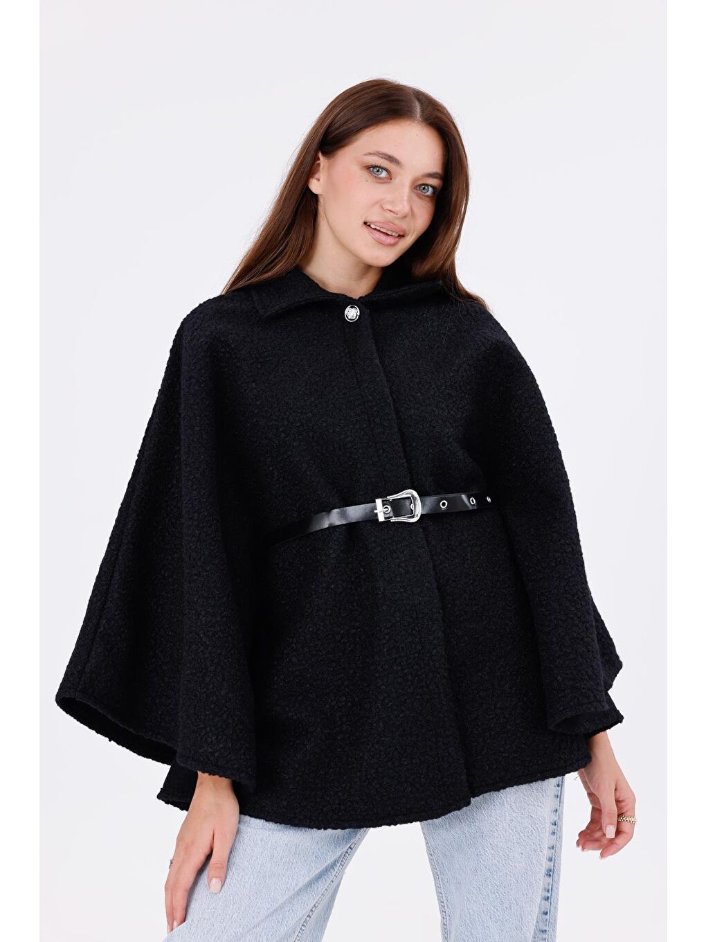 Siyah Kadın Buklet Kumaşlı Tokalı Bel Detaylı Panço – Sıcak Tutan Trend Kışlık Dış Giyim-1