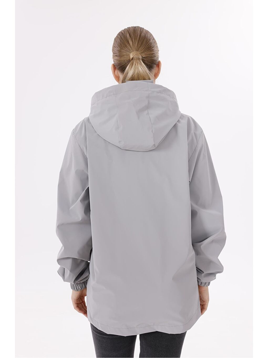 Gri Kadın Kapüşonlu Nova Kumaş Hafif Ve Dayanıklı Mevsimlik Su Ve Rüzgar Geçirmez Yağmurluk-7
