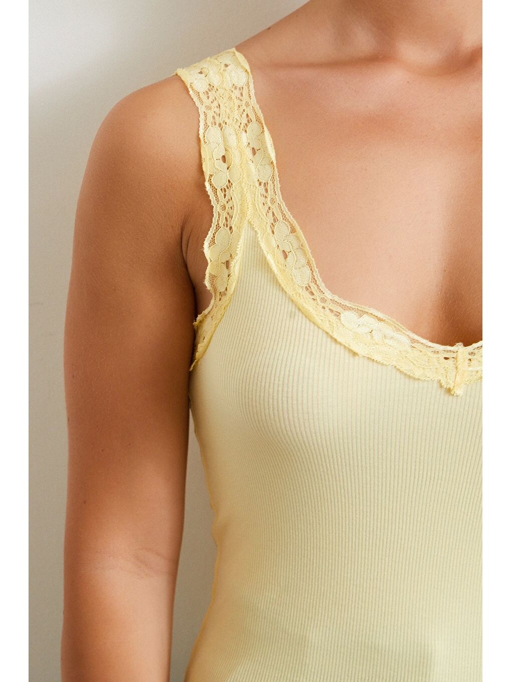 Dantel Askılı Top Sarı-4