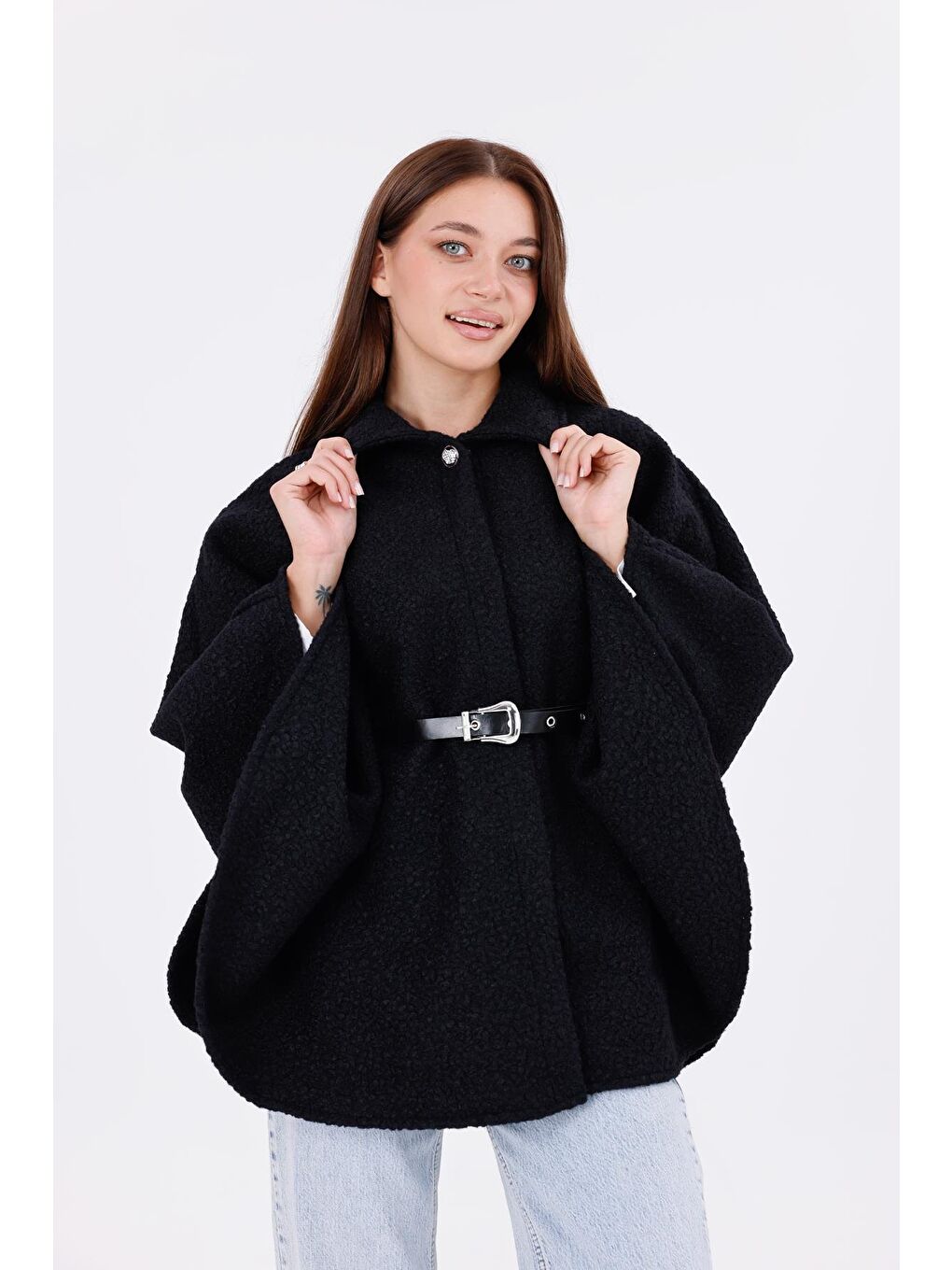 Siyah Kadın Buklet Kumaşlı Tokalı Bel Detaylı Panço – Sıcak Tutan Trend Kışlık Dış Giyim-3