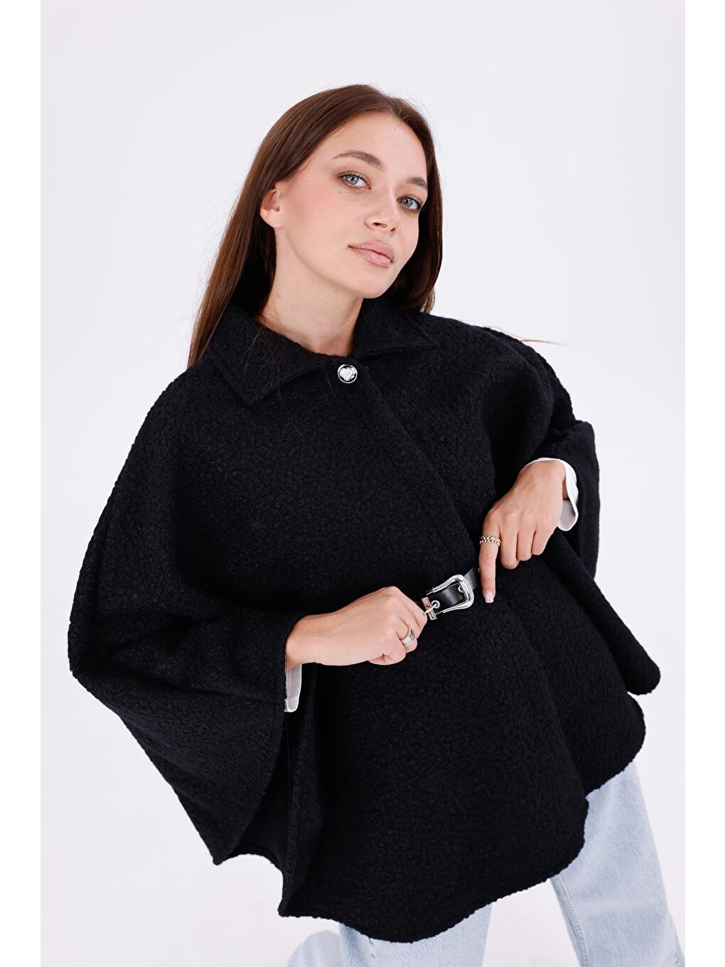 Siyah Kadın Buklet Kumaşlı Tokalı Bel Detaylı Panço – Sıcak Tutan Trend Kışlık Dış Giyim-4