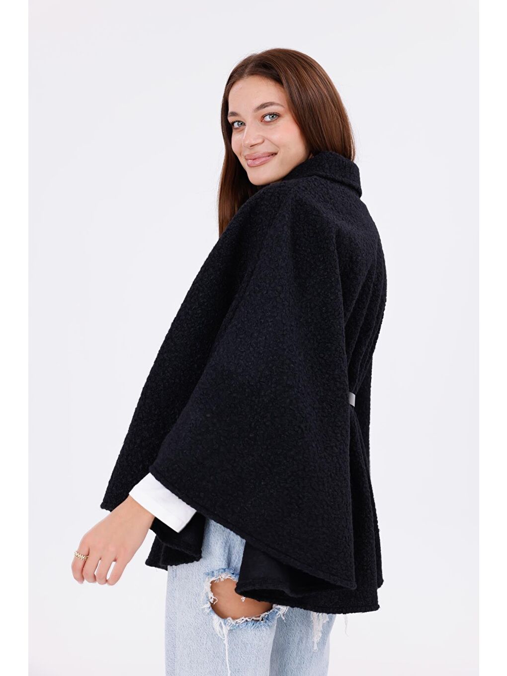 Siyah Kadın Buklet Kumaşlı Tokalı Bel Detaylı Panço – Sıcak Tutan Trend Kışlık Dış Giyim-6